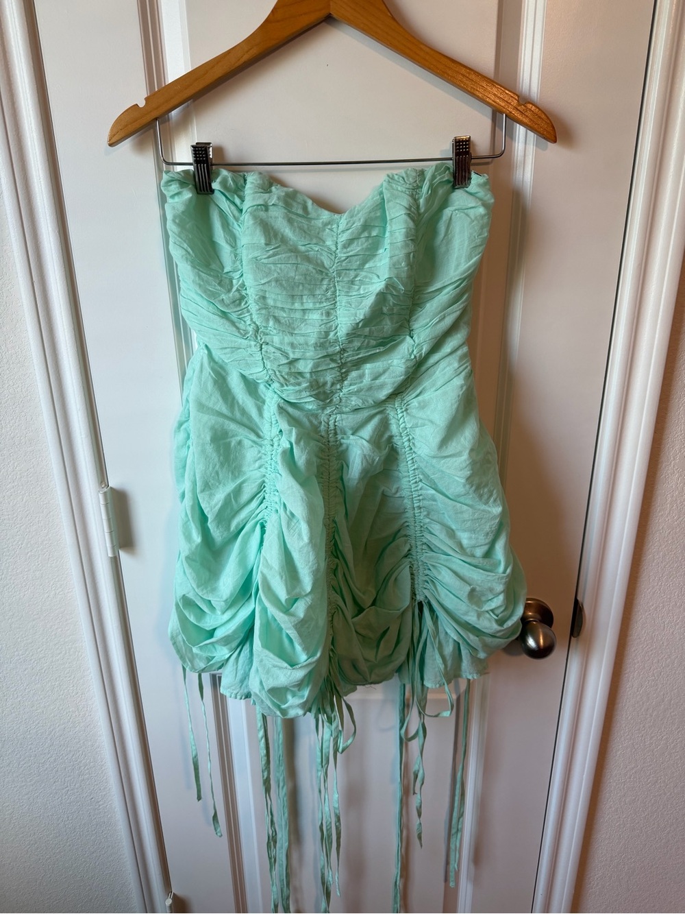 ⚡️NWT Urban Outfitters Kimchi Blue Belladonna Strapless Mini Dress in Mint Green - Picture 3 of 6